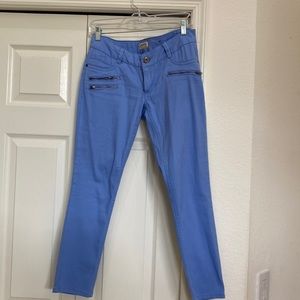 Juniors Mudd skinny pant. Zipper details. Worn once.